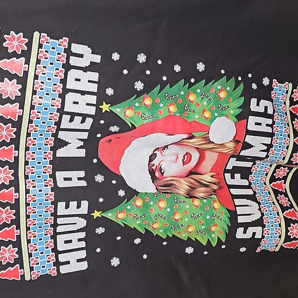 Merry Swiftmas Sweatshirt (M) Taylor Swift - Picture 2 of 4